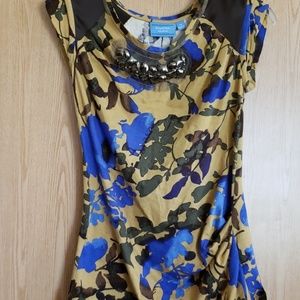 Ladies  XS  Simply Vera top